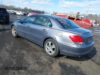 2007 Acura RL Tech Pkg with VIN JH4KB16617C000200, listed as a IAAI auction lot 41592490 with 224,508 mi miles. Bid and sale history available at carsss.com. Image 3.