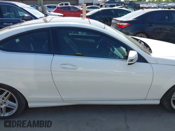 2013 Mercedes-Benz C 250 с VIN WDDGJ4HB2DG089470, выставлен на аукционе IAAI как лот 41925359 с пробегом 113 160 миль миль и . История ставок и продаж доступна на DreamBid. Изображение 14.