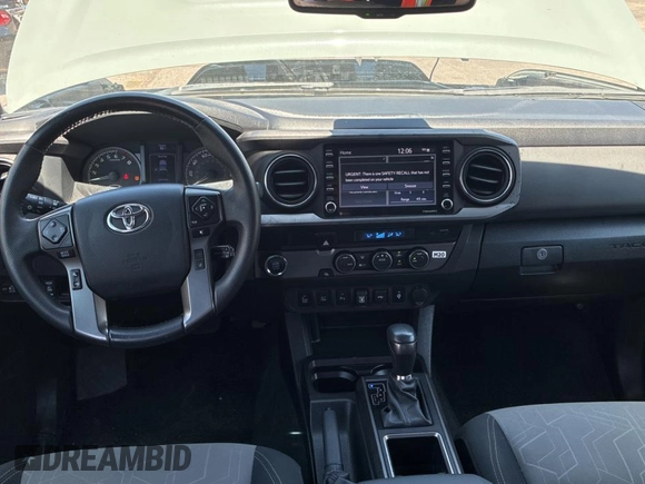 2023 Toyota Tacoma SR5 z VIN 3TMAZ5CN3PM210839, wystawiony jako Copart lot #56557005 z przebiegiem 17 767 mil mil oraz Czysty tytuł • Clean title. Historia ofert i sprzedaży dostępna na DreamBid. Obrazek 9.