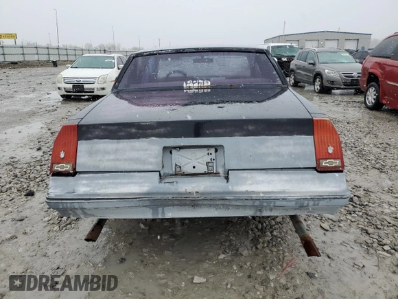 1987 Chevrolet Monte Carlo z VIN 1G1GZ11Z9HR104445, wystawiony jako Copart lot #48035825 z przebiegiem 68 929 mil mil oraz Tytuł czysty. Historia ofert i sprzedaży dostępna na DreamBid. Obrazek 6.