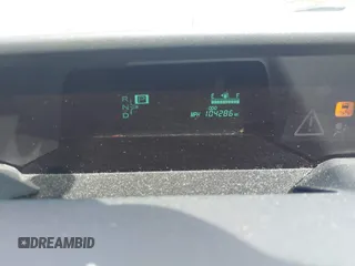 2007 Toyota Prius z VIN JTDKB20U577558459, wystawiony jako IAAI lot #42265933 z przebiegiem 104 286 mil mil oraz . Historia ofert i sprzedaży dostępna na DreamBid. Obrazek 7.