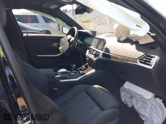2021 BMW 3 Series 330i z VIN 3MW5R1J02M8B67582, wystawiony jako IAAI lot #41880589 z przebiegiem 31 915 mil mil oraz . Historia ofert i sprzedaży dostępna na DreamBid. Obrazek 5.