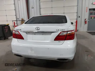 2010 Lexus LS 460 z VIN JTHCL5EF9A5006610, wystawiony jako IAAI lot #41833426 z przebiegiem 224 890 mil mil oraz . Historia ofert i sprzedaży dostępna na DreamBid. Obrazek 16.