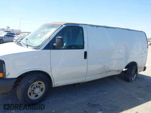 2008 Chevrolet Express Cargo Van with VIN 1GCGG25C381184266, listed as a IAAI auction lot 41833807 with 472,299 mi miles. Bid and sale history available at carsss.com. Image 14.
