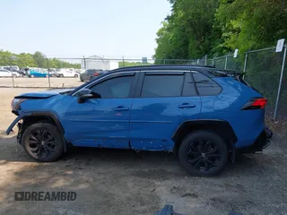 2022 Toyota RAV4 Hybrid XSE z VIN 2T3E6RFV2NW032835, wystawiony jako IAAI lot #42429819 z przebiegiem 67 101 mil mil oraz . Historia ofert i sprzedaży dostępna na DreamBid. Obrazek 14.