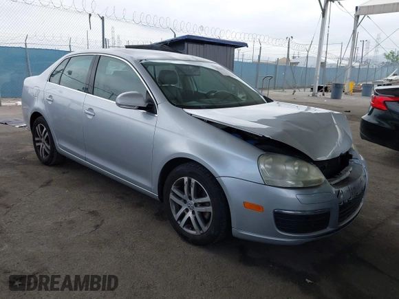 2005 Volkswagen Jetta z VIN 3VWDG71K15M636420, wystawiony jako IAAI lot #42243372 z przebiegiem 171 084 mil mil oraz . Historia ofert i sprzedaży dostępna na DreamBid. Obrazek 1.