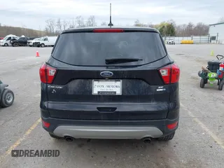 2019 Ford Escape SE z VIN 1FMCU9GD8KUB56356, wystawiony jako IAAI lot #42048802 z przebiegiem 109 356 mil mil oraz . Historia ofert i sprzedaży dostępna na DreamBid. Obrazek 16.