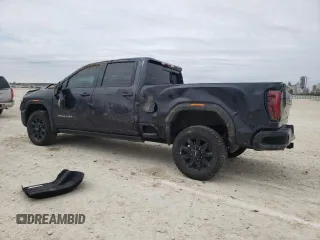 2025 GMC Sierra 2500HD AT4 z VIN 1GT4UPEY4SF204846, wystawiony jako Copart lot #47201165 z przebiegiem 2 557 mil mil oraz Szkoda całkowita • Salvage title. Historia ofert i sprzedaży dostępna na DreamBid. Obrazek 2.