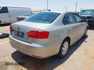 2014 Volkswagen Jetta SE with VIN 3VWD17AJ2EM314622, listed as a IAAI auction lot 42358394 with 105,654 mi miles and . Bid and sale history available at DreamBid. Image 4.