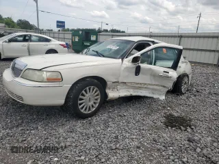 2003 Lincoln Town Car Executive с VIN 1LNHM81W63Y649215, выставлен на аукционе Copart как лот 54515705 с пробегом Не указан миль и На запчасти • Non repairable. История ставок и продаж доступна на DreamBid. Изображение 1.