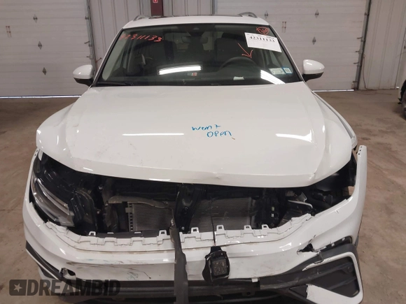2024 Volkswagen Tiguan SE with VIN 3VVMB7AX6RM135219, listed as a IAAI auction lot 42311133 with 7,885 mi miles and . Bid and sale history available at DreamBid. Image 12.