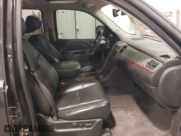 2010 Cadillac Escalade Premium with VIN 1GYUKCEF4AR201742, listed as a IAAI auction lot 41378437 with 137,622 mi miles and . Bid and sale history available at DreamBid. Image 5.