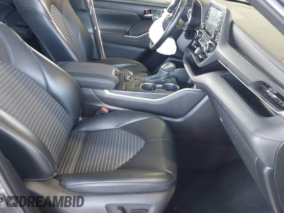 2021 Toyota Highlander XSE with VIN 5TDLZRBH6MS082409, listed as a IAAI auction lot 40172495 with 29,328 mi miles and . Bid and sale history available at DreamBid. Image 5.