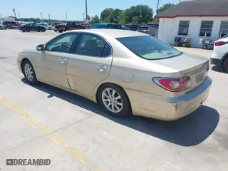 2002 Lexus ES 300 with VIN JTHBF30G225023659, listed as a IAAI auction lot 42026524 with 64,533 mi miles. Bid and sale history available at carsss.com. Image 3.