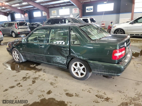 2000 Volvo S70 with VIN YV1LS61J0Y2668599, listed as a Copart auction lot 43539515 with 114,638 mi miles and Salvage Title. Bid and sale history available at carsss.com. Image 2.