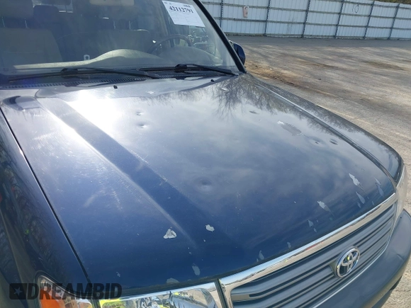 2004 Toyota Land Cruiser with VIN JTEHT05J942054673, listed as a IAAI auction lot 42112791 with 206,784 mi miles. Bid and sale history available at carsss.com. Image 6.