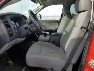 2008 Dodge Dakota SXT z VIN 1D7HW38KX8S542737, wystawiony jako Copart lot #78130834 z przebiegiem 60 496 mil mil oraz Szkoda całkowita • Salvage title. Historia ofert i sprzedaży dostępna na DreamBid. Obrazek 7.