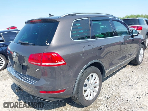 2012 Volkswagen Touareg Sport z VIN WVGEF9BPXCD011020, wystawiony jako IAAI lot #42000763 z przebiegiem 143 470 mil mil oraz . Historia ofert i sprzedaży dostępna na DreamBid. Obrazek 4.
