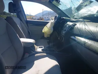 2014 Kia Sorento LX с VIN 5XYKT3A62EG455941, выставлен на аукционе IAAI как лот 42138589 с пробегом Не указан миль и . История ставок и продаж доступна на DreamBid. Изображение 5.