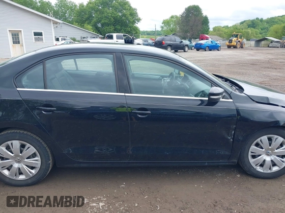 2013 Volkswagen Jetta SE with VIN 3VWDP7AJ6DM353839, listed as a IAAI auction lot 42237690 with 77,399 mi miles and . Bid and sale history available at DreamBid. Image 13.
