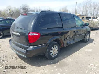 2005 Chrysler Town & Country Limited with VIN 2C8GP64L35R355967, listed as a IAAI auction lot 42106189 with 287,568 mi miles. Bid and sale history available at carsss.com. Image 4.