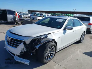 2018 Cadillac CT6 Luxury AWD z VIN 1G6KD5RS9JU151575, wystawiony jako IAAI lot #42078361 z przebiegiem 28 187 mil mil oraz . Historia ofert i sprzedaży dostępna na DreamBid. Obrazek 20.