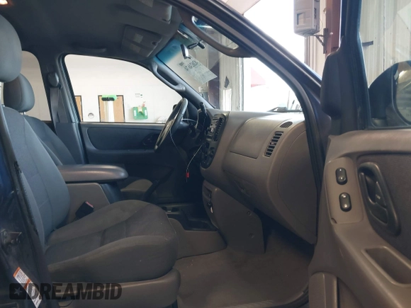 2002 Ford Escape XLT with VIN 1FMCU031X2KA37050, listed as a IAAI auction lot 42024674 with 199,249 mi miles and . Bid and sale history available at DreamBid. Image 5.
