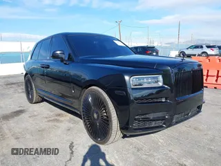2021 Rolls-Royce Cullinan z VIN SLATV4C0XMU208037, wystawiony jako IAAI lot #41402539 z przebiegiem 27 057 mil mil oraz . Historia ofert i sprzedaży dostępna na DreamBid. Obrazek 1.