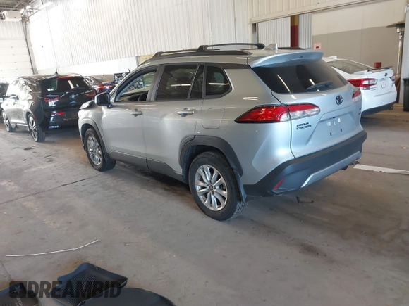2024 Toyota Corolla Cross LE z VIN 7MUCAABG8RV079508, wystawiony jako IAAI lot #42046345 z przebiegiem 18 873 mil mil oraz . Historia ofert i sprzedaży dostępna na DreamBid. Obrazek 3.