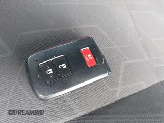 2018 Toyota Tacoma SR5 z VIN 3TMAZ5CN2JM076140, wystawiony jako IAAI lot #41913486 z przebiegiem 142 212 mil mil oraz . Historia ofert i sprzedaży dostępna na DreamBid. Obrazek 11.