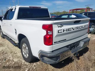 2019 Chevrolet Silverado 1500 LT with VIN 3GCPWCED8KG122694, listed as a IAAI auction lot 41430558 with 92,441 mi miles. Bid and sale history available at carsss.com. Image 3.