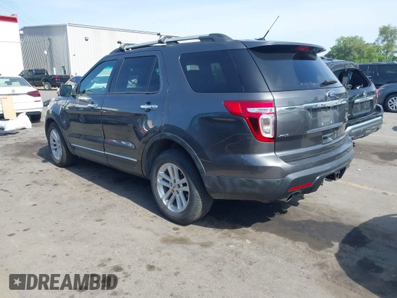 2015 Ford Explorer XLT z VIN 1FM5K8D83FGA27915, wystawiony jako IAAI lot #42358075 z przebiegiem 119 295 mil mil oraz . Historia ofert i sprzedaży dostępna na DreamBid. Obrazek 3.