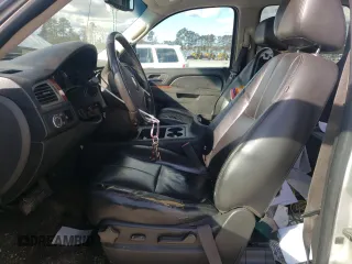 2010 Chevrolet Avalanche LT with VIN 3GNNCFE07AG243365, listed as a Copart auction lot 82130204 with 304,692 mi miles and Salvage Title. Bid and sale history available at carsss.com. Image 7.