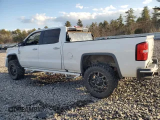 2019 GMC Sierra 2500HD Denali with VIN 1GT12SEY2KF132248, listed as a Copart auction lot 84638294 with 89,115 mi miles and Salvage Title. Bid and sale history available at carsss.com. Image 2.