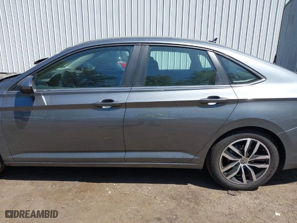 2025 Volkswagen Jetta SE with VIN 3VW7X7BU4SM047242, listed as a IAAI auction lot 42072374 with 3,221 mi miles. Bid and sale history available at carsss.com. Image 14.