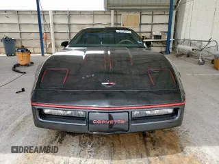 1988 Chevrolet Corvette z VIN 1G1YY2185J5122359, wystawiony jako Copart lot #59104315 z przebiegiem 93 088 mil mil oraz Czysty tytuł • Clean title. Historia ofert i sprzedaży dostępna na DreamBid. Obrazek 5.