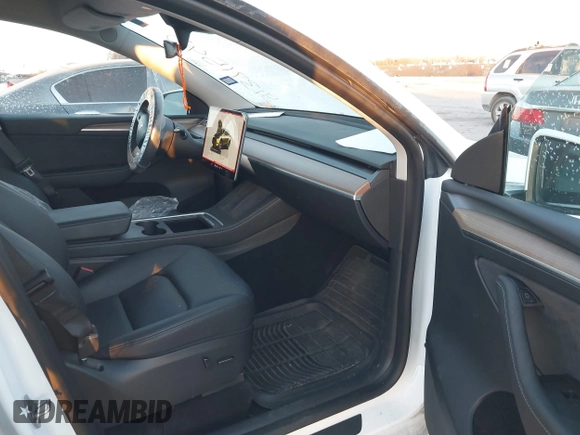 2023 Tesla Model Y Long Range z VIN 7SAYGDEE6PA061228, wystawiony jako IAAI lot #41371547 z przebiegiem 25 121 mil mil oraz . Historia ofert i sprzedaży dostępna na DreamBid. Obrazek 5.