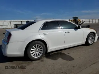 2013 Chrysler 300 z VIN 2C3CCAAGXDH615313, wystawiony jako Copart lot #46552125 z przebiegiem Nie podano mil oraz Szkoda całkowita • Salvage title. Historia ofert i sprzedaży dostępna na DreamBid. Obrazek 3.
