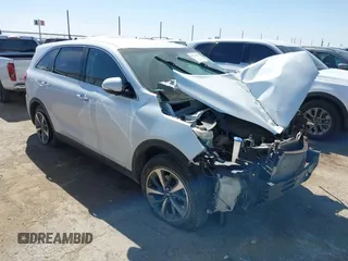 2020 Kia Sorento LX V6 with VIN 5XYPG4A56LG670260, listed as a IAAI auction lot 41664017 with 70,402 mi miles. Bid and sale history available at carsss.com. Image 1.