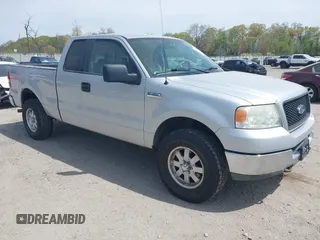 2005 Ford F-150 STX with VIN 1FTRX14W85NA00409, listed as a IAAI auction lot 42125903 with 160,230 mi miles. Bid and sale history available at carsss.com. Image 1.