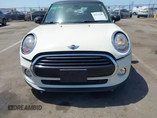 2017 MINI Hardtop Cooper с VIN WMWXP5C39H2D71459, выставлен на аукционе IAAI как лот 42111245 с пробегом 97 759 миль миль и . История ставок и продаж доступна на DreamBid. Изображение 12.