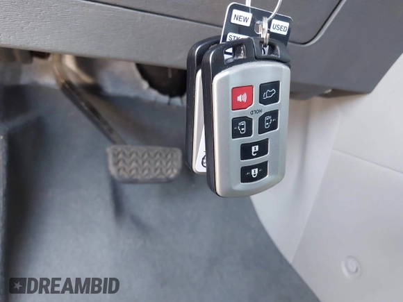 2020 Toyota Sienna XLE Auto Access Seat with VIN 5TDYZ3DCXLS031692, listed as a IAAI auction lot 42138270 with 71,971 mi miles and . Bid and sale history available at DreamBid. Image 11.