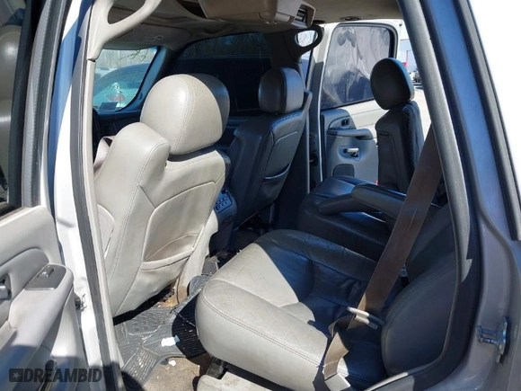 2005 GMC Yukon Denali with VIN 1GKEK63U45J192983, listed as a IAAI auction lot 41626897 with 294,072 mi miles. Bid and sale history available at carsss.com. Image 8.