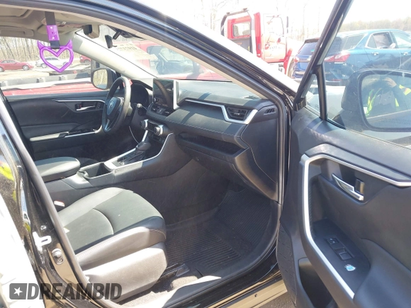 2024 Toyota RAV4 XLE Premium with VIN 2T3A1RFV9RC425493, listed as a IAAI auction lot 41973775 with 15,827 mi miles and . Bid and sale history available at DreamBid. Image 5.