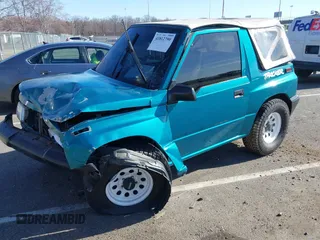 1996 Chevrolet Tracker z VIN 2CNBE1866T6936852, wystawiony jako IAAI lot #41812790 z przebiegiem 72 762 mil mil oraz . Historia ofert i sprzedaży dostępna na DreamBid. Obrazek 2.