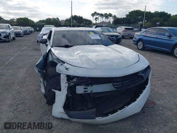 2021 Chevrolet Camaro 1LS z VIN 1G1FB1RX1M0101783, wystawiony jako IAAI lot #42095549 z przebiegiem 61 395 mil mil oraz . Historia ofert i sprzedaży dostępna na DreamBid. Obrazek 6.