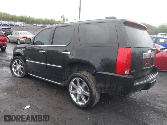 2012 Cadillac Escalade Luxury z VIN 1GYS4BEF1CR101807, wystawiony jako IAAI lot #42318114 z przebiegiem 209 071 mil mil oraz . Historia ofert i sprzedaży dostępna na DreamBid. Obrazek 3.