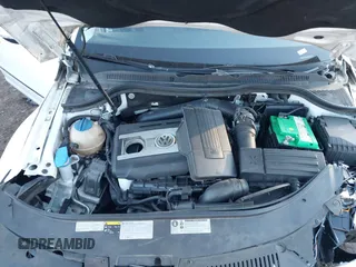 2014 Volkswagen CC R-Line with VIN WVWBP7AN0EE521995, listed as a IAAI auction lot 41213732 with 113,421 mi miles. Bid and sale history available at carsss.com. Image 10.
