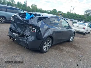 2021 Tesla Model Y Long Range z VIN 5YJYGDEE6MF070068, wystawiony jako IAAI lot #42224634 z przebiegiem 33 850 mil mil oraz . Historia ofert i sprzedaży dostępna na DreamBid. Obrazek 4.