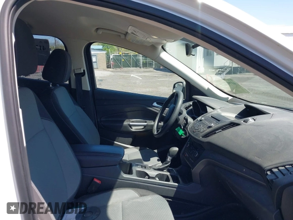 2017 Ford Escape SE with VIN 1FMCU9GD4HUB55262, listed as a IAAI auction lot 42146088 with 98,407 mi miles. Bid and sale history available at carsss.com. Image 5.